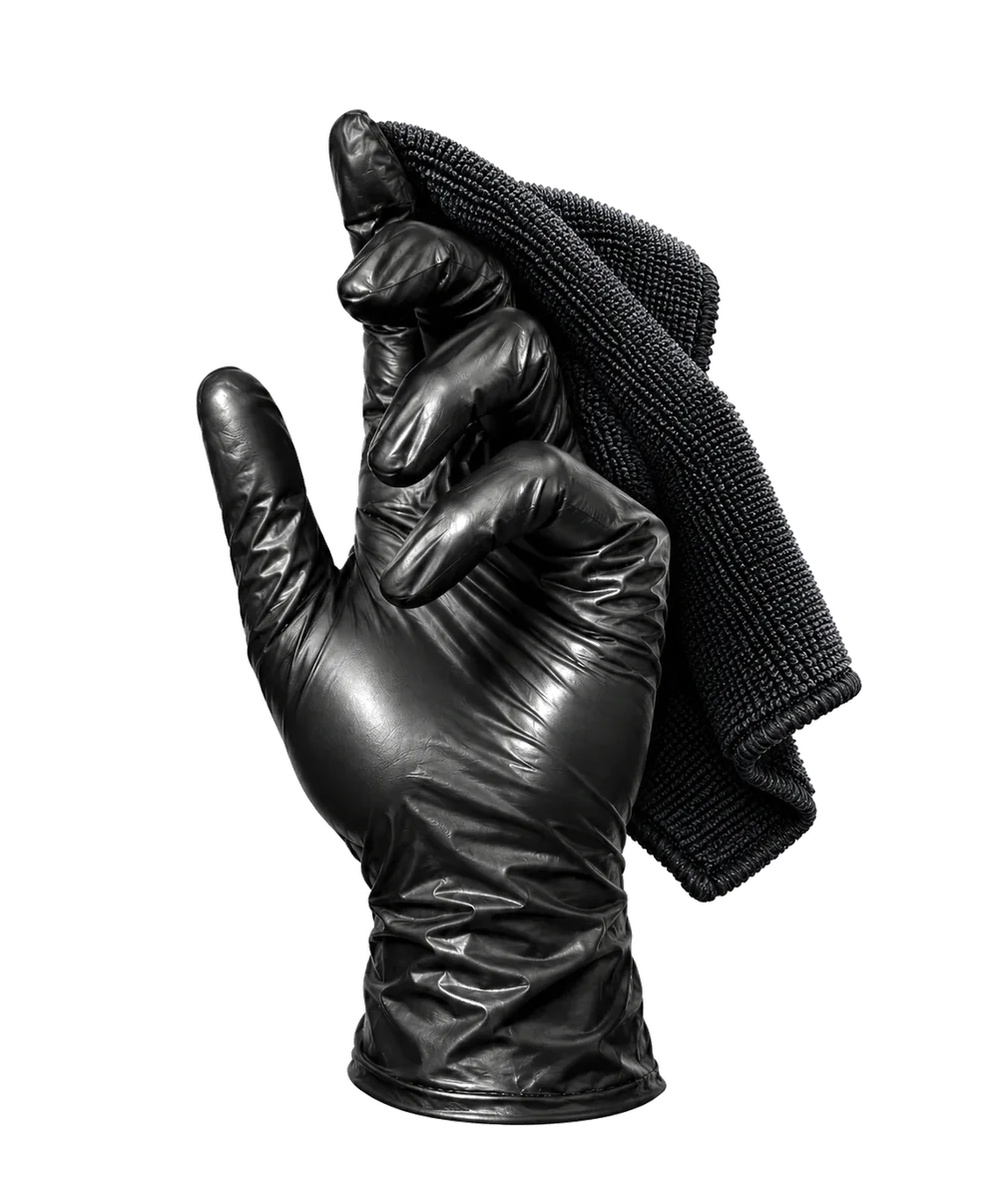 Zwarte handschoen met een microvezeldoek